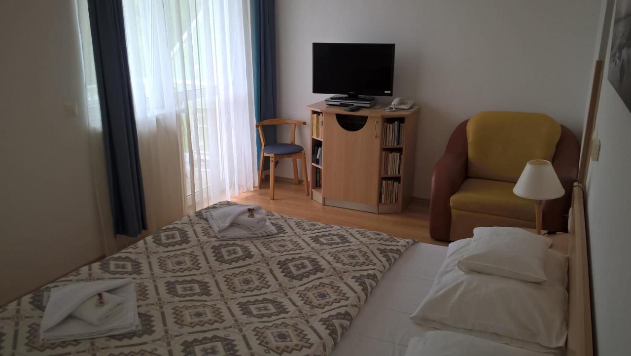 Lilla Wellnessapartman Zalakaros Buitenkant foto
