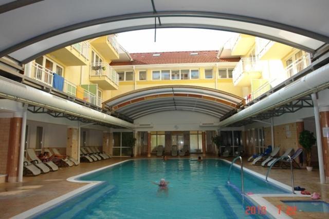 Lilla Wellnessapartman Zalakaros Buitenkant foto