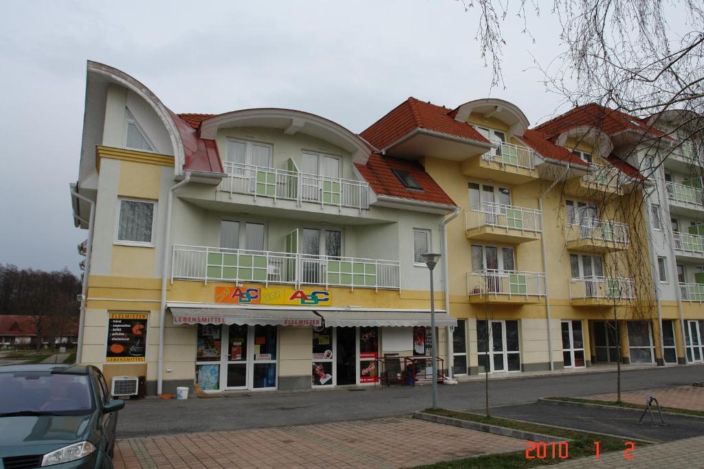 Lilla Wellnessapartman Zalakaros Buitenkant foto