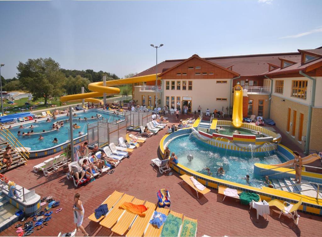 Lilla Wellnessapartman Zalakaros Buitenkant foto